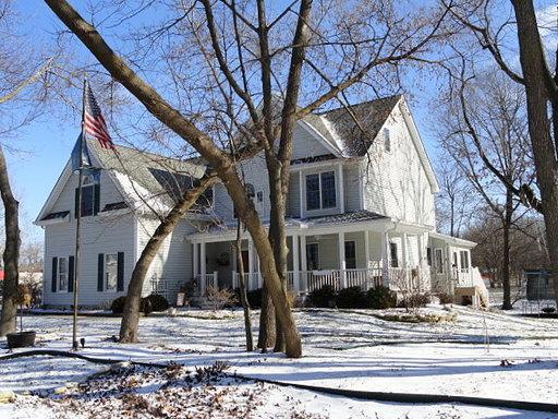 21 Kansas St., Geneva, IL 60134