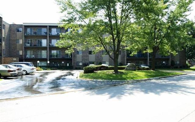 725 W Huntington Common Rd. #206, Mount Prospect, IL 60056