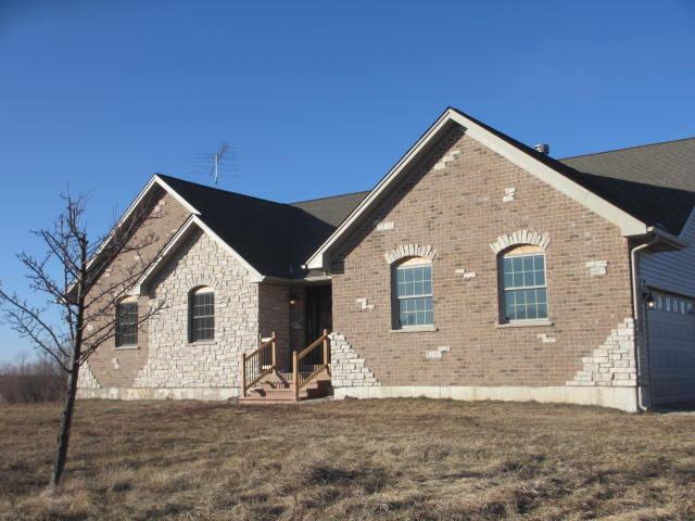 923 Brook Meadow Dr., Compton, IL 61318