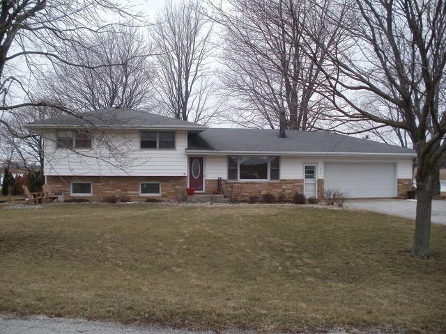 312 Lake Dr., Sibley, IL 61773