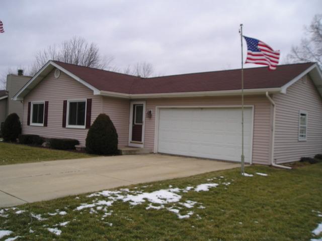 201 Larchwood Ln., North Aurora, IL 60542