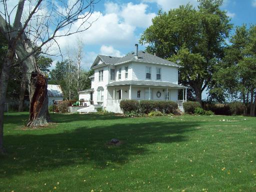 253 Harmon Rd., Walnut, IL 61376