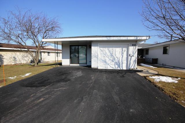932 Westfield Ln., Schaumburg, IL 60193