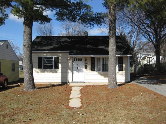 912 Harriet Ave., Aurora, IL 60505