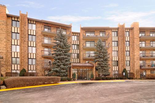 501 Lake Hinsdale Dr. #406, Willowbrook, IL 60527