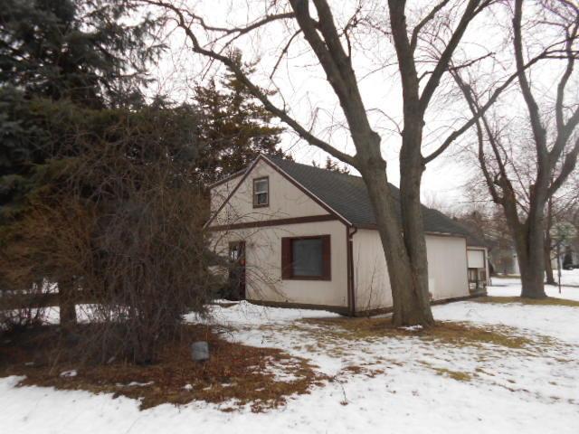 3447 Woodlawn Ave., Gurnee, IL 60031