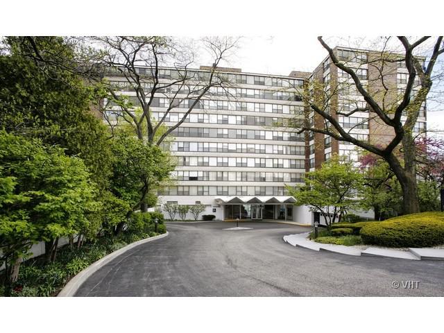 1616 Sheridan Rd. #2G, Wilmette, IL 60091