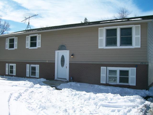 2411 S Vaupell Dr., Mchenry, IL 60050