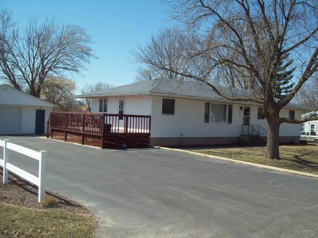 320 Depot St., Walnut, IL 61376