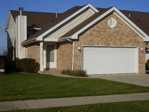 11436 Foxwoods Dr., Oak Lawn, IL 60453