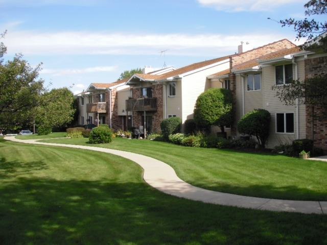 1121 Hinswood Dr. #105, Darien, IL 60561