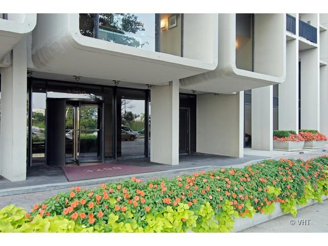 3200 N Lake Shore Dr. #1705, Chicago, IL 60657