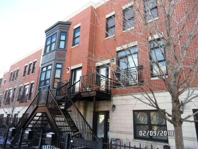 943 W College Pkwy., Chicago, IL 60608