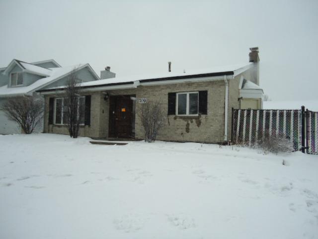 709 Rockhurst Rd., Bolingbrook, IL 60440
