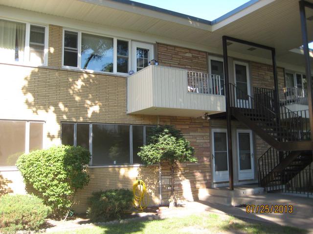 8 Garden Dr. #4, La Grange Park, IL 60526