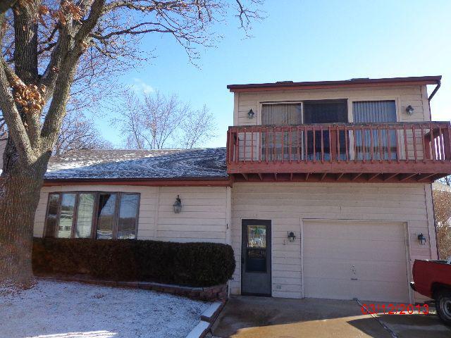 806 Laguna Dr., Mchenry, IL 60051