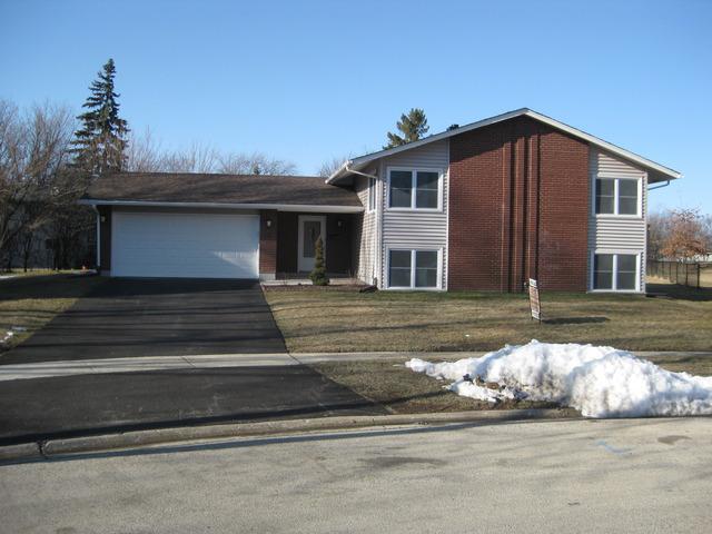 2 Westmoreland Ct., Woodridge, IL 60517