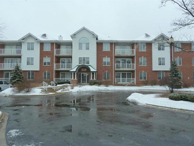 543 N Hough St. #206, Barrington, IL 60010