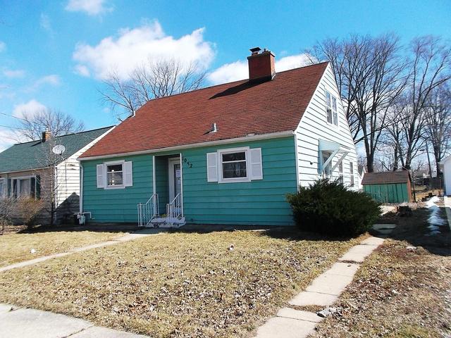 1052 S Fourth St., Aurora, IL 60505