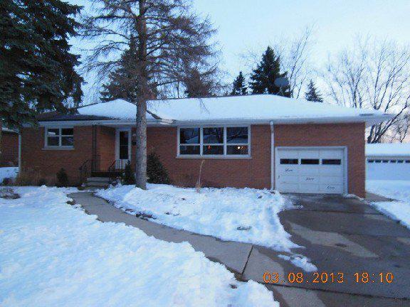 521 Pine Ave., Aurora, IL 60505