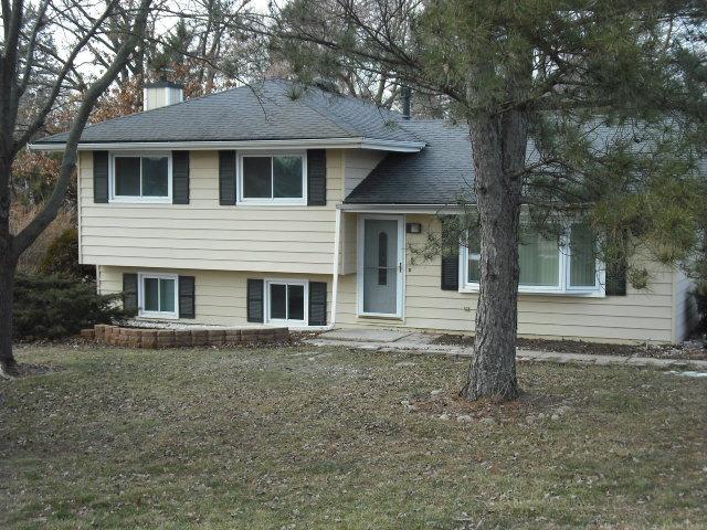 106 Maple Tree Ln., Carpentersville, IL 60110