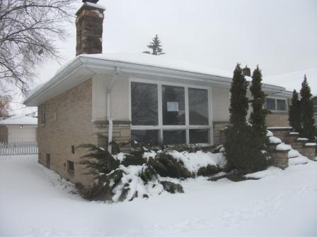 528 Powell Ave., Waukegan, IL 60085