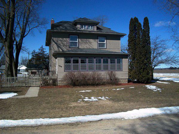 100 Main St., Chana, IL 61015
