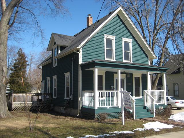 15 Michigan Ave., East Dundee, IL 60118