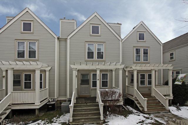 219 Walnut St. #F, Bensenville, IL 60106