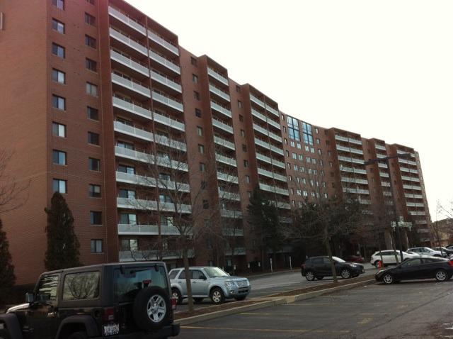 21 Kristin Dr. #421, Schaumburg, IL 60195