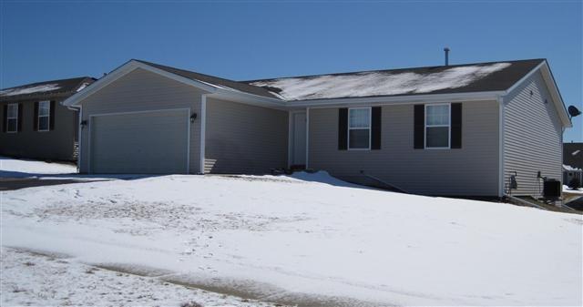3043 Warwickshire Dr., Machesney Park, IL 61115