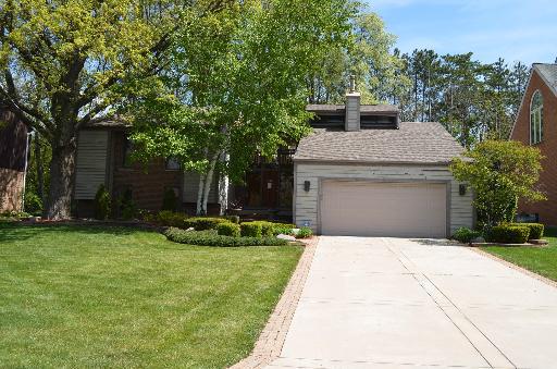 10S371 Jamie Ln., Willowbrook, IL 60527