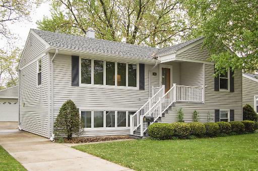905 Alfini Dr., Des Plaines, IL 60016