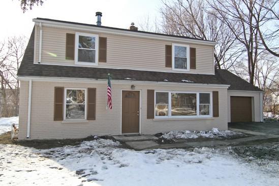 40 Valley Rd., Glen Ellyn, IL 60137