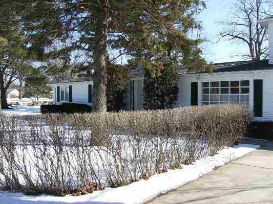208 Caroline St., Holcomb, IL 61043