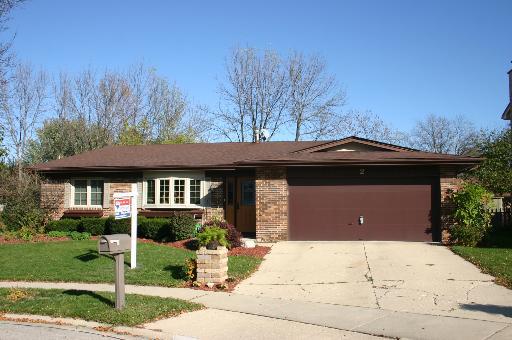 2 Swallow Ct., Woodridge, IL 60517