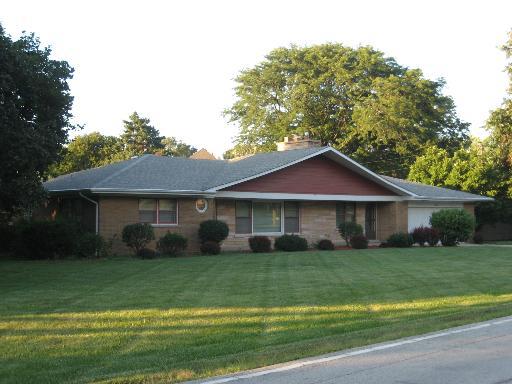 2662 Southcrest Dr., Downers Grove, IL 60516