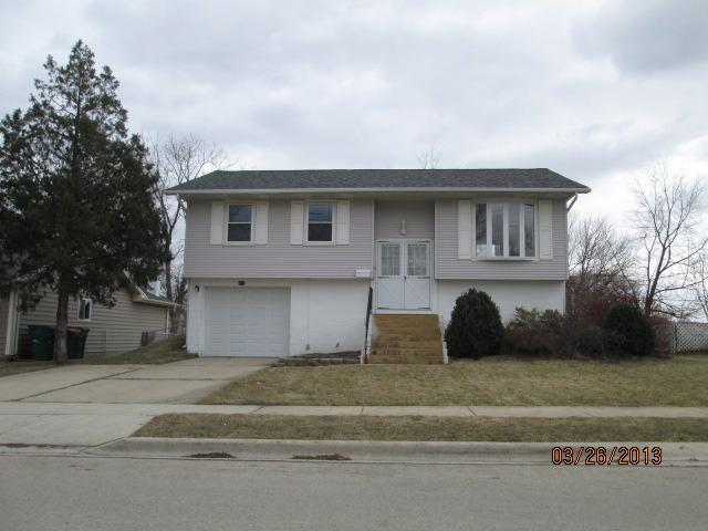 327 Hemlock Ave., Romeoville, IL 60446