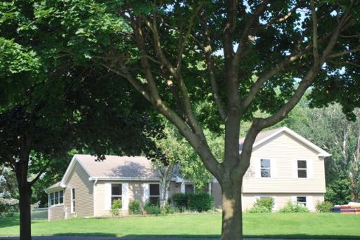 7N970 Dogwood Ln., St. Charles, IL 60175