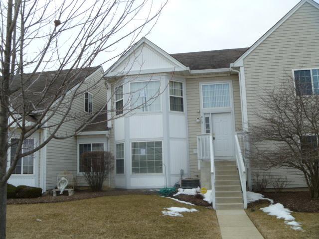 215 Hidden Creek Ln., North Aurora, IL 60542