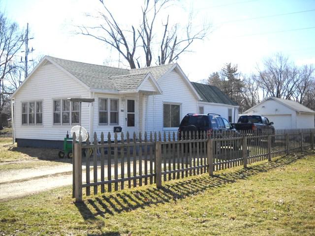 706 13th St., Lacon, IL 61540