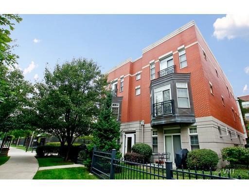 820 W University Ln. #3A, Chicago, IL 60608