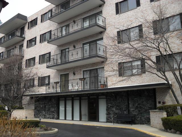 1S150 Spring Rd. #3B, Oakbrook Terrace, IL 60181