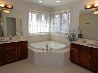 980 Vineyard Dr., Gurnee, IL 60031
