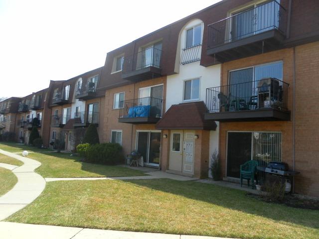9468 Bay Colony Dr. #2N, Des Plaines, IL 60016