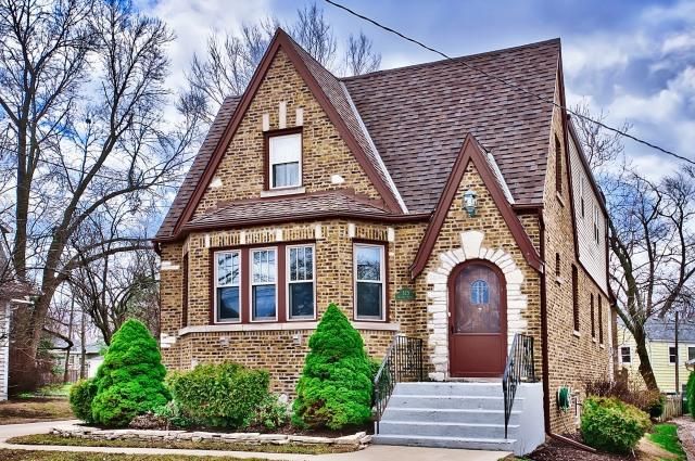 325 Hillside Ave., Glen Ellyn, IL 60137