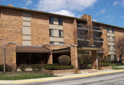 201 Lake Hinsdale Dr. #309, Willowbrook, IL 60527