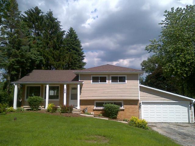 349 Hilltop Dr., North Aurora, IL 60542