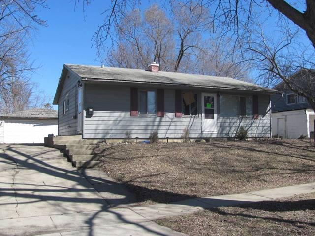 108 E Chestnut Dr., Streamwood, IL 60107