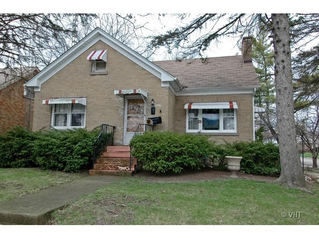 867 Clay St., Woodstock, IL 60098